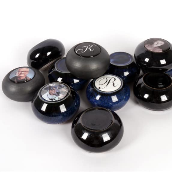 Keramieke urn vingerafdruk foto