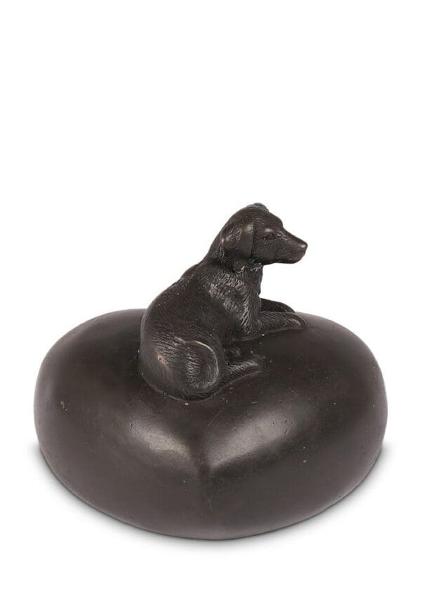 Bronzen hart urn hond