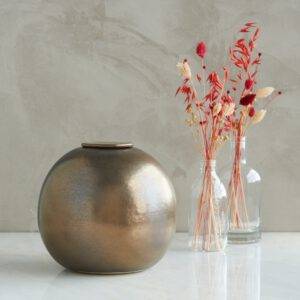 Urn DIONA  handgemaakte urne in koperkleurig metallic kerami