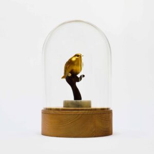 Stolp urn met gouden roodborstje