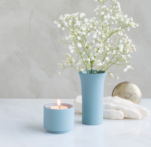 HELIOS – handgemaakte mini urne met theelichthouder in grijsblauw engobe